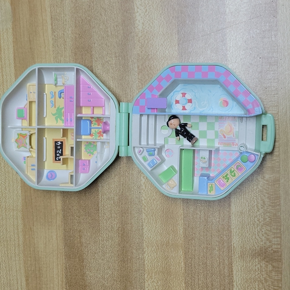 1990 Vintage Polly Pocket Compact